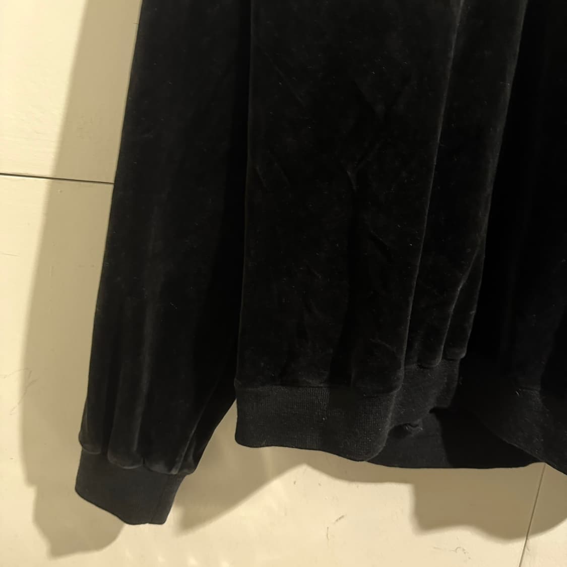 아디다스 벨벳 브이넥 맨투맨 상품이미지3