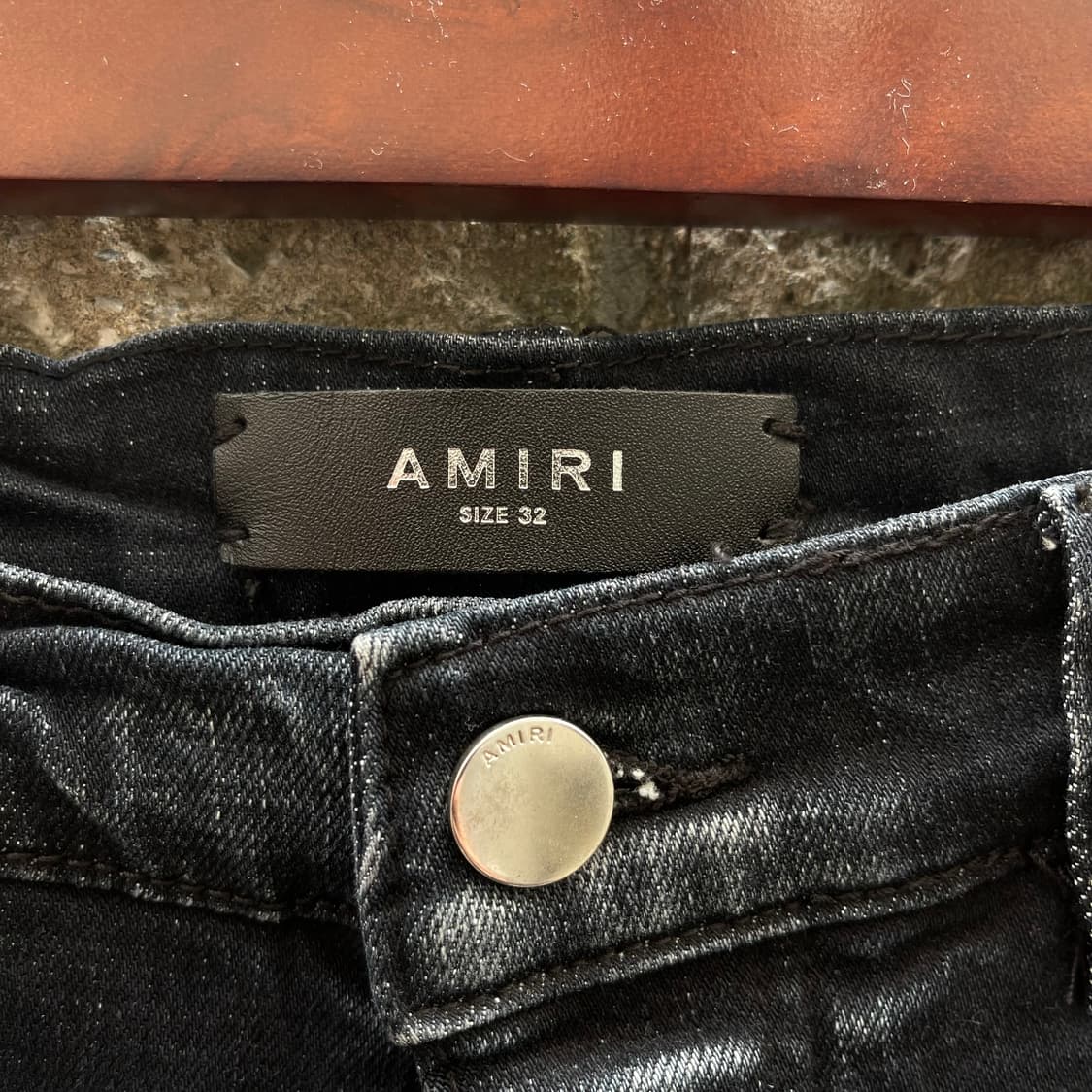 [32] Amiri MX1 디스트레스 레더 패널 데님 팬츠 상품이미지5