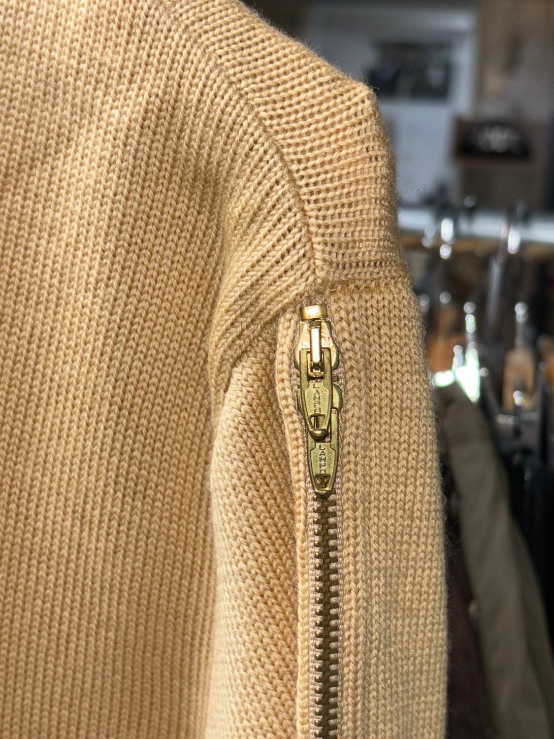 아이스버그 루니툰즈 대피 덕 니트 상품이미지5