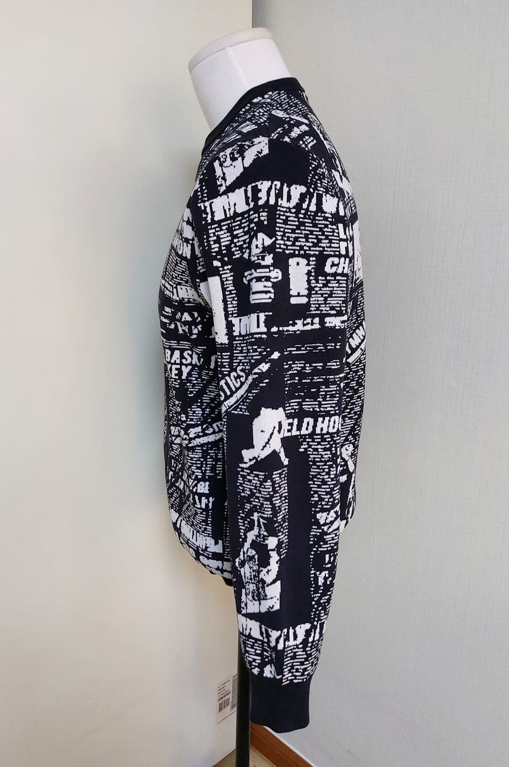 자라 뉴스페이퍼 패턴 니트(L)

 상품이미지2