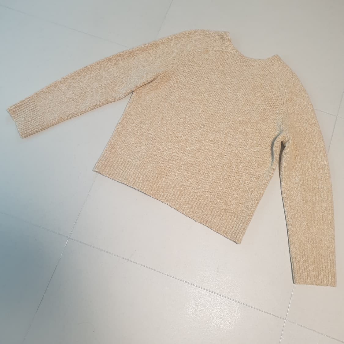 빈스 브이넥 니트 스웨터 엘로우 베이지 상품이미지4