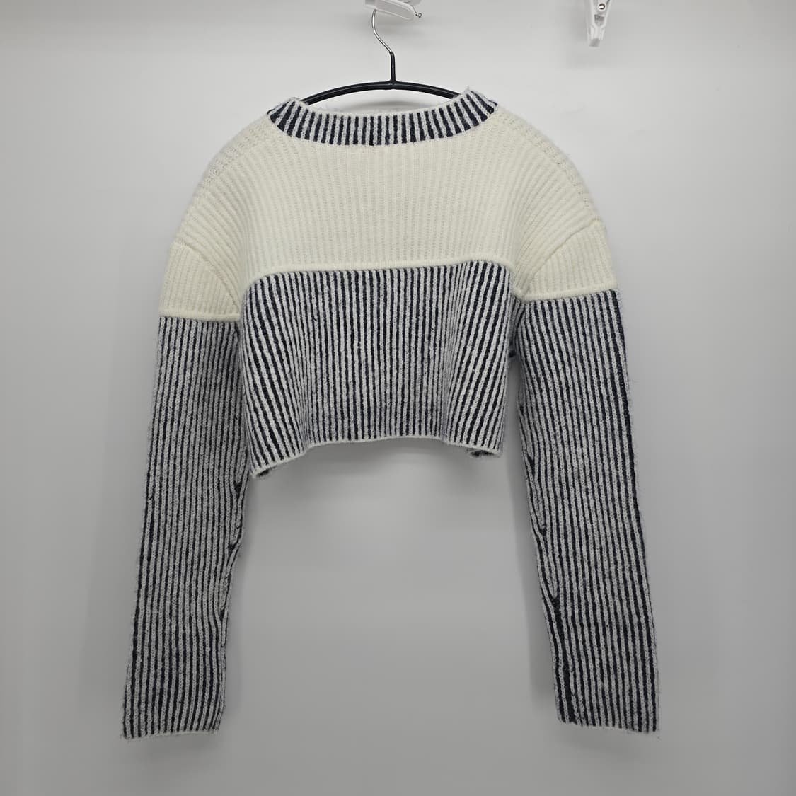 ordinary holiday 크롭 니트 집업 상품이미지3