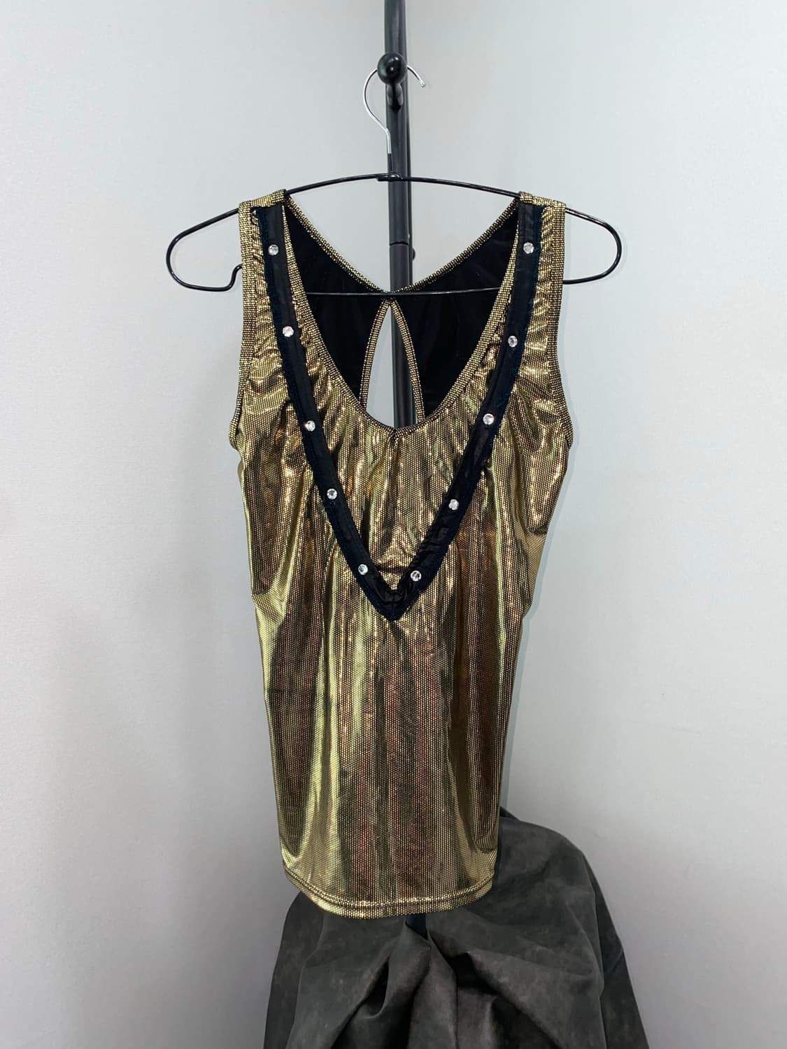 Cyber Glam Metallic Backless Top 상품이미지3