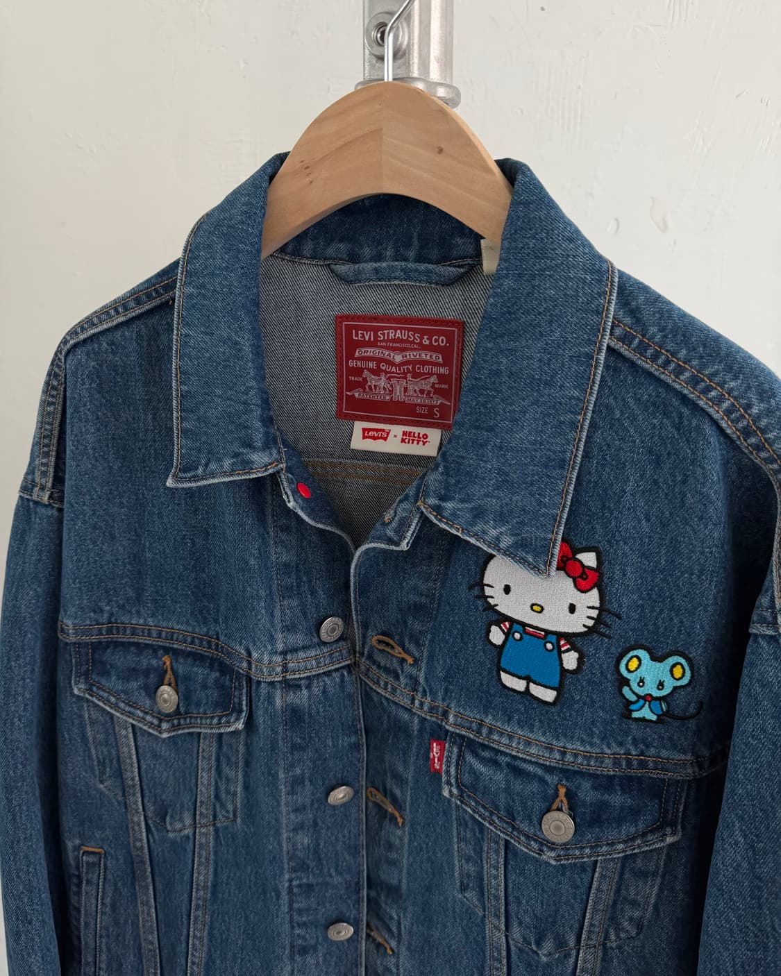 Levi’s 리바이스 x 헬로키티 콜라보 데님 트러커 자켓 상품이미지4