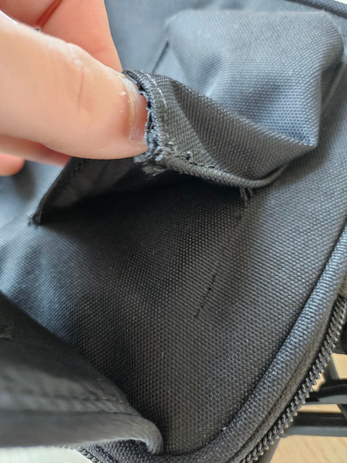 칼하트 윕 essentials shoulder bag with strap 상품이미지4