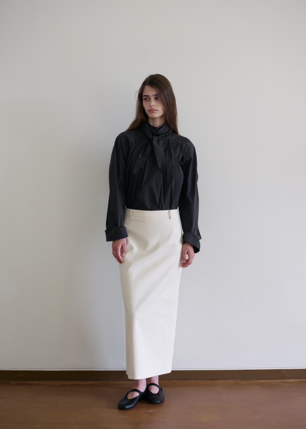 아르토 Draped Half-Neck Tie Blouse_Charcoal 상품이미지1