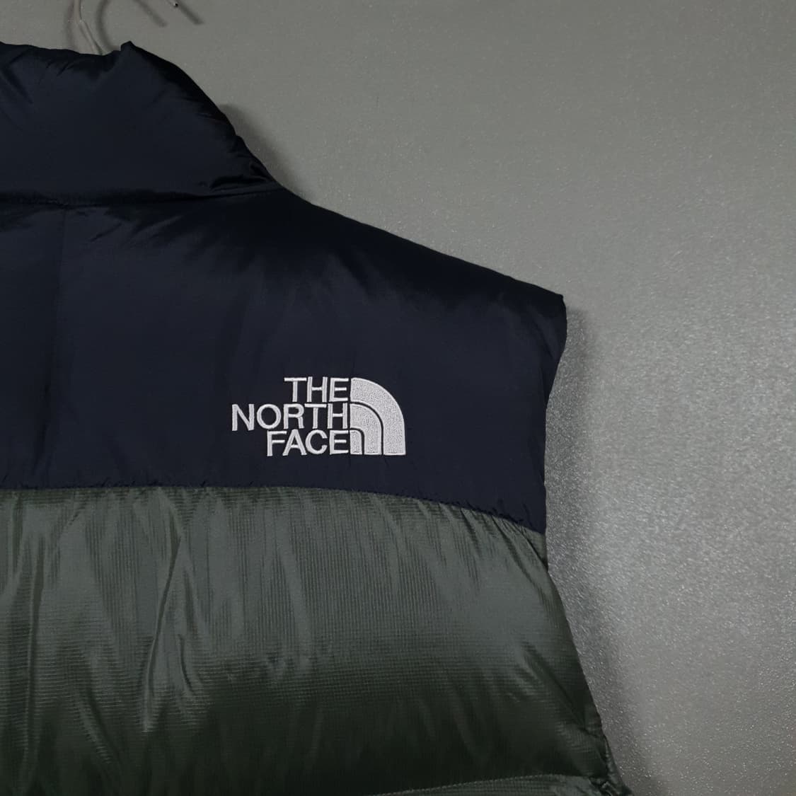 실측 M (95) 노스페이스 700 눕시 패딩 조끼 베스트 카키 블랙 상품이미지10
