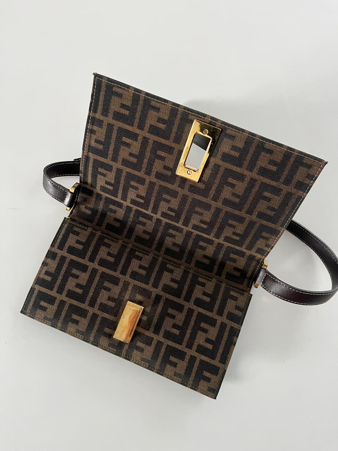 FENDI 펜디 FF 자카드 주카 로고 바게트 숄더백 상품이미지6