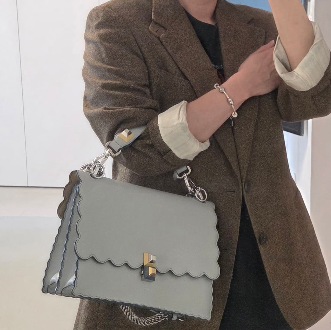 FENDI 펜디 정품 칸아이 캔아이 은장 체인 미듐 숄더백 크로스 토트백 상품이미지1