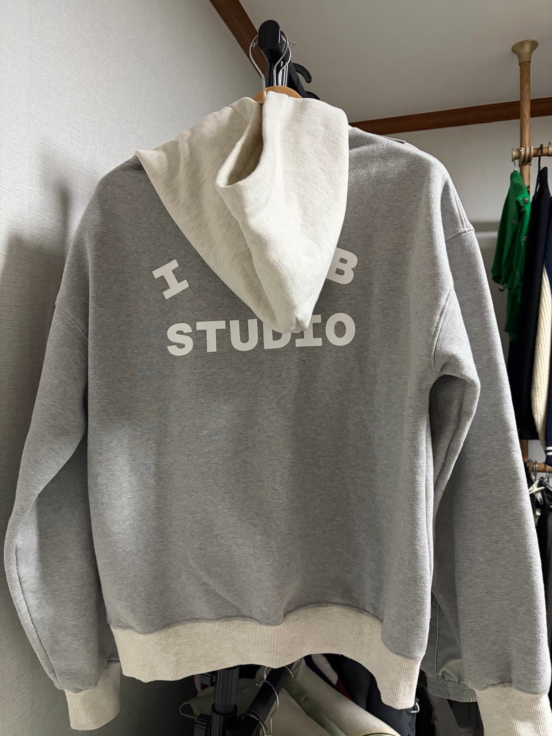 아이앱 스튜디오 후드티 상품이미지3