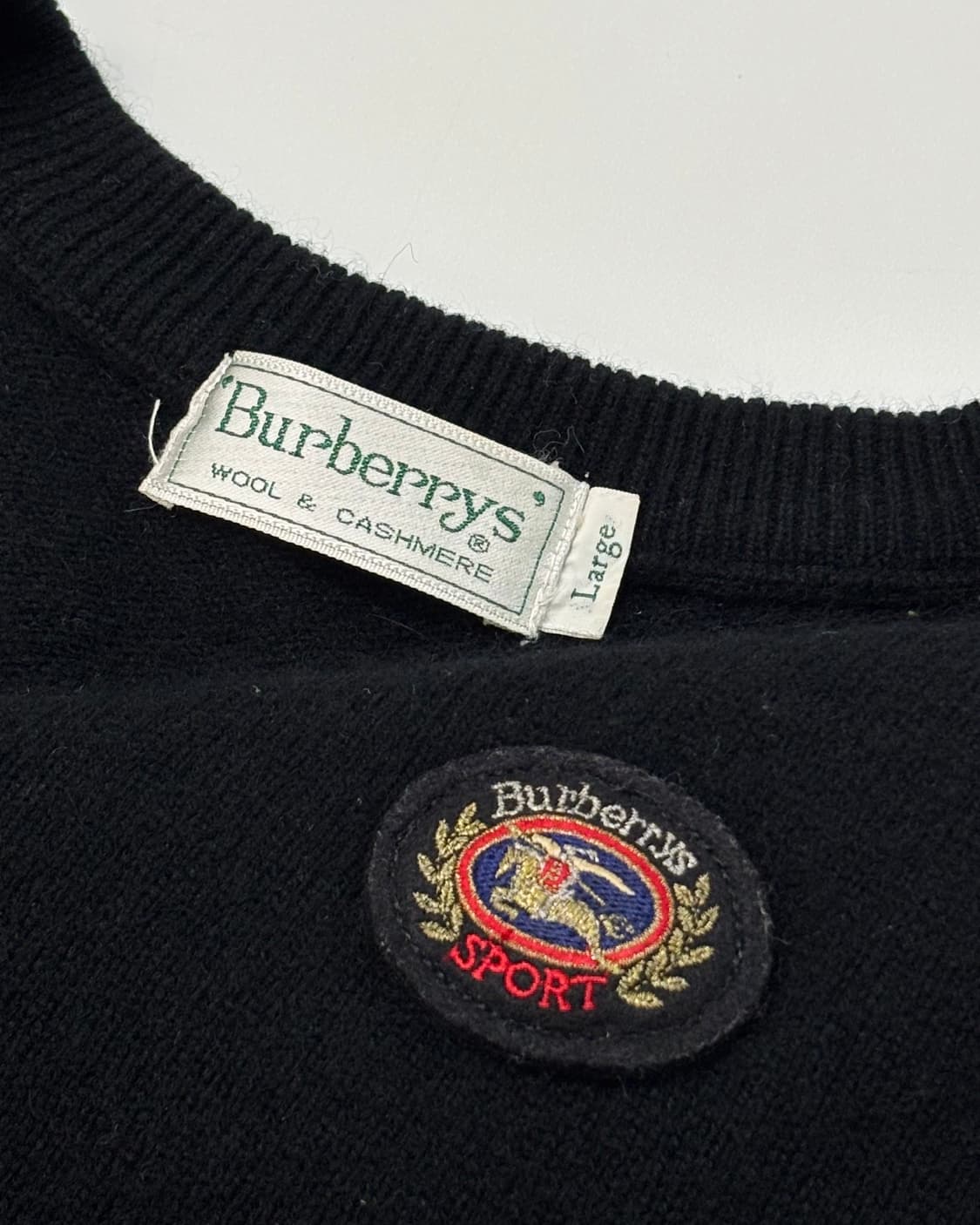 Burberry 버버리 울캐시미어 블랙 브이넥 니트 상품이미지1