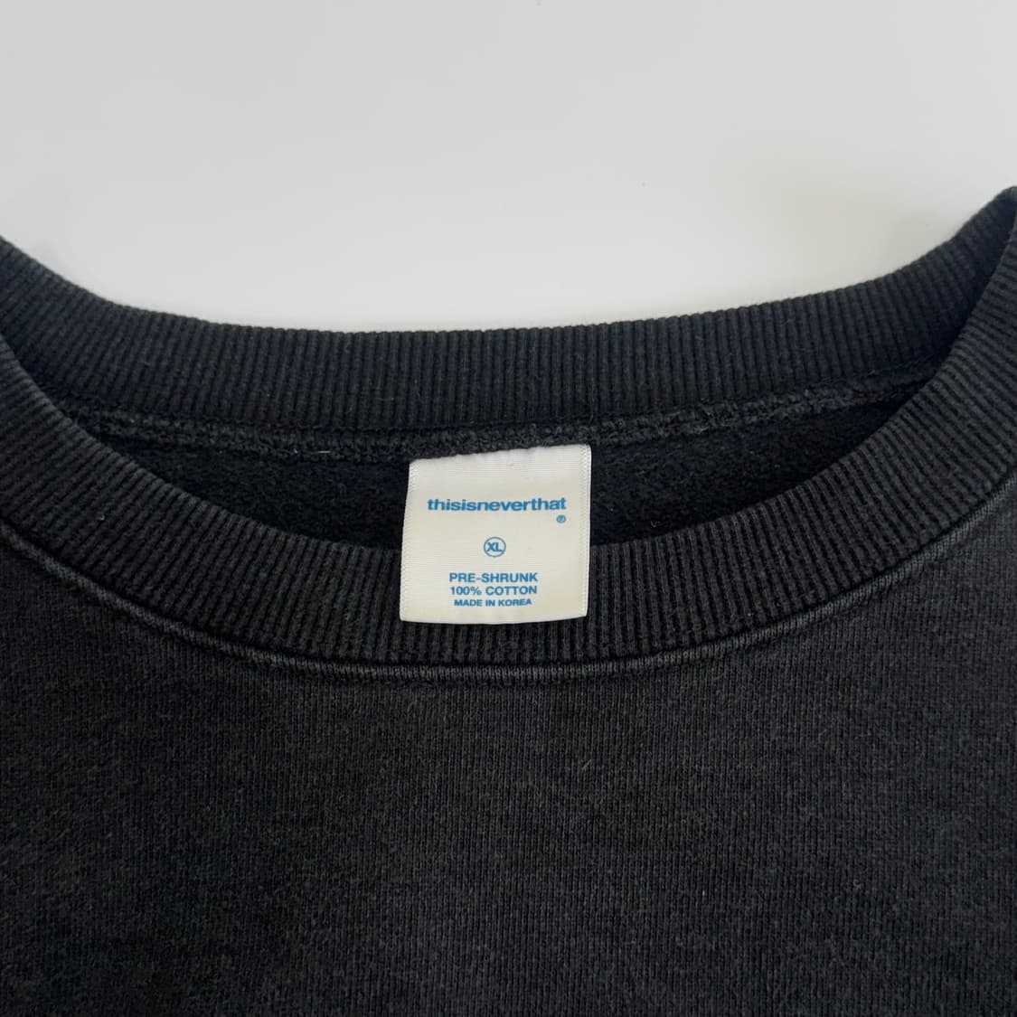 Thisisneverthat 디스이즈네버뎃 블루로고 블랙 맨투맨 상품이미지5
