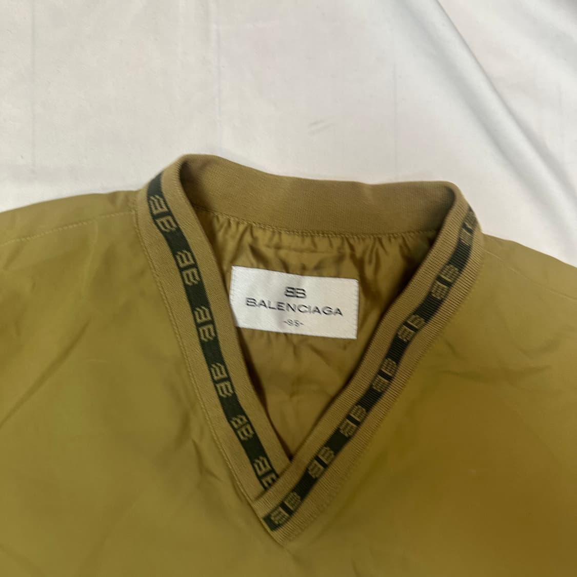 발렌시아가 올드스쿨 넥로고 베이지웜업 95 상품이미지3