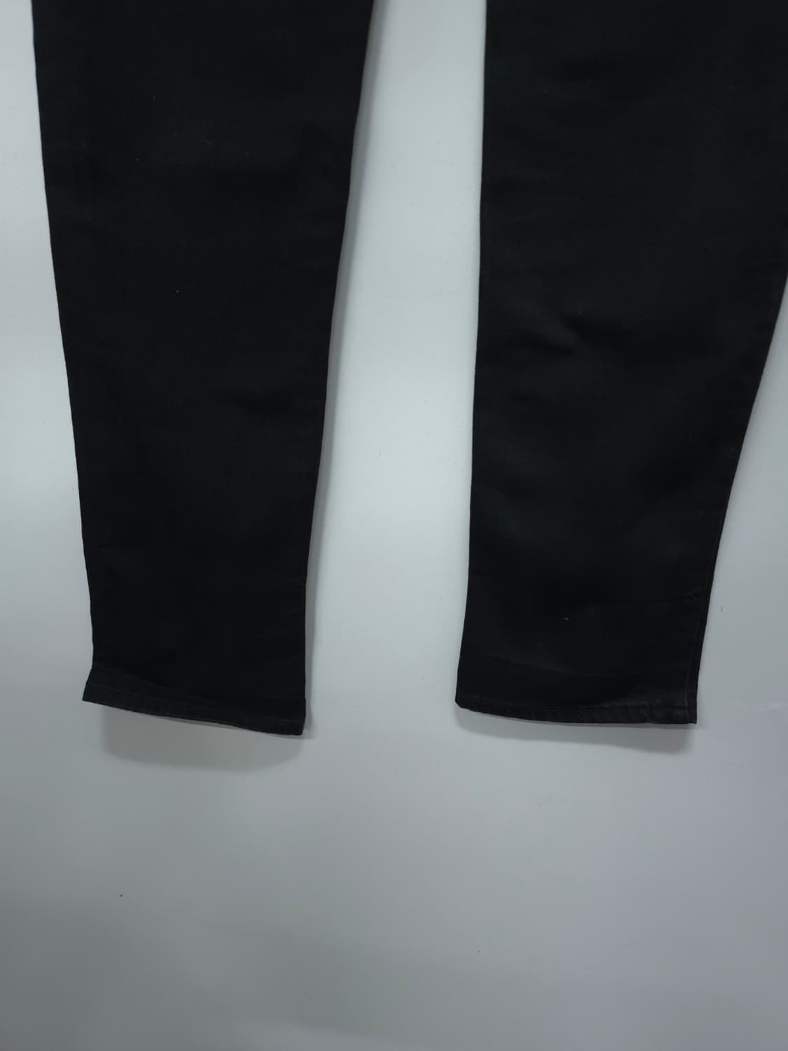 게스(GUESS) 슬림 스트레이트 블랙진 (여성28) 상품이미지9