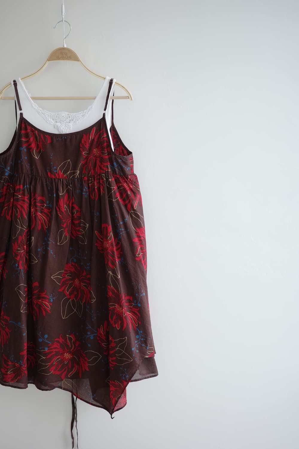 AS KNOW AS DE BASE 
• 레드 플라워 브라운 코튼 원피 상품이미지4