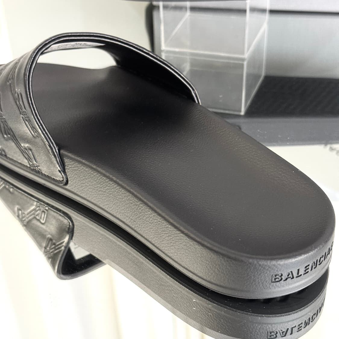 [새상품/42] 발렌시아가 BB 엠보싱 슬리퍼 상품이미지4