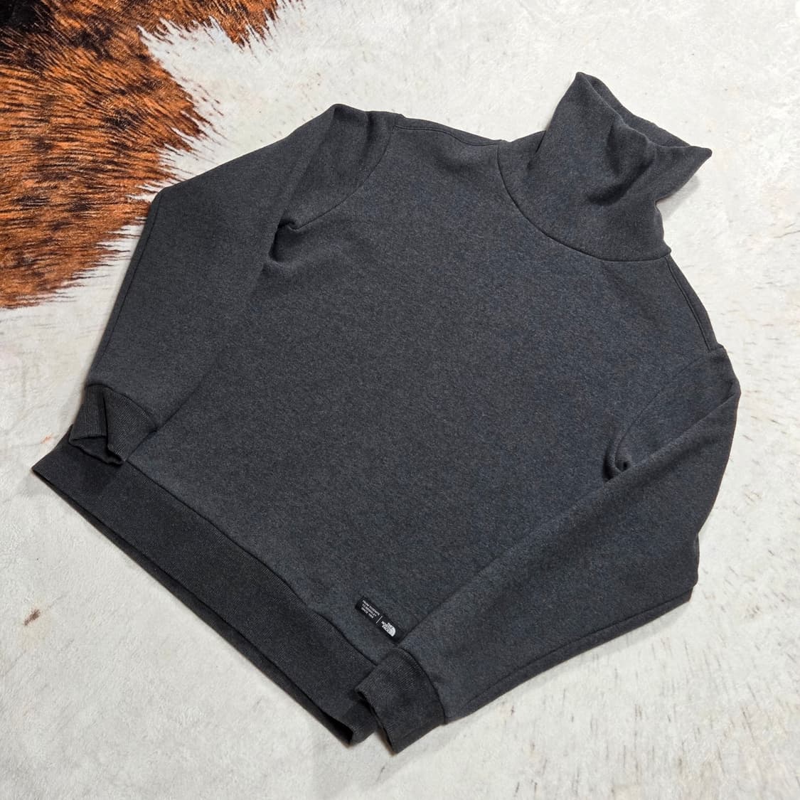 노스페이스 챠콜 하이넥 맨투맨 상품이미지1