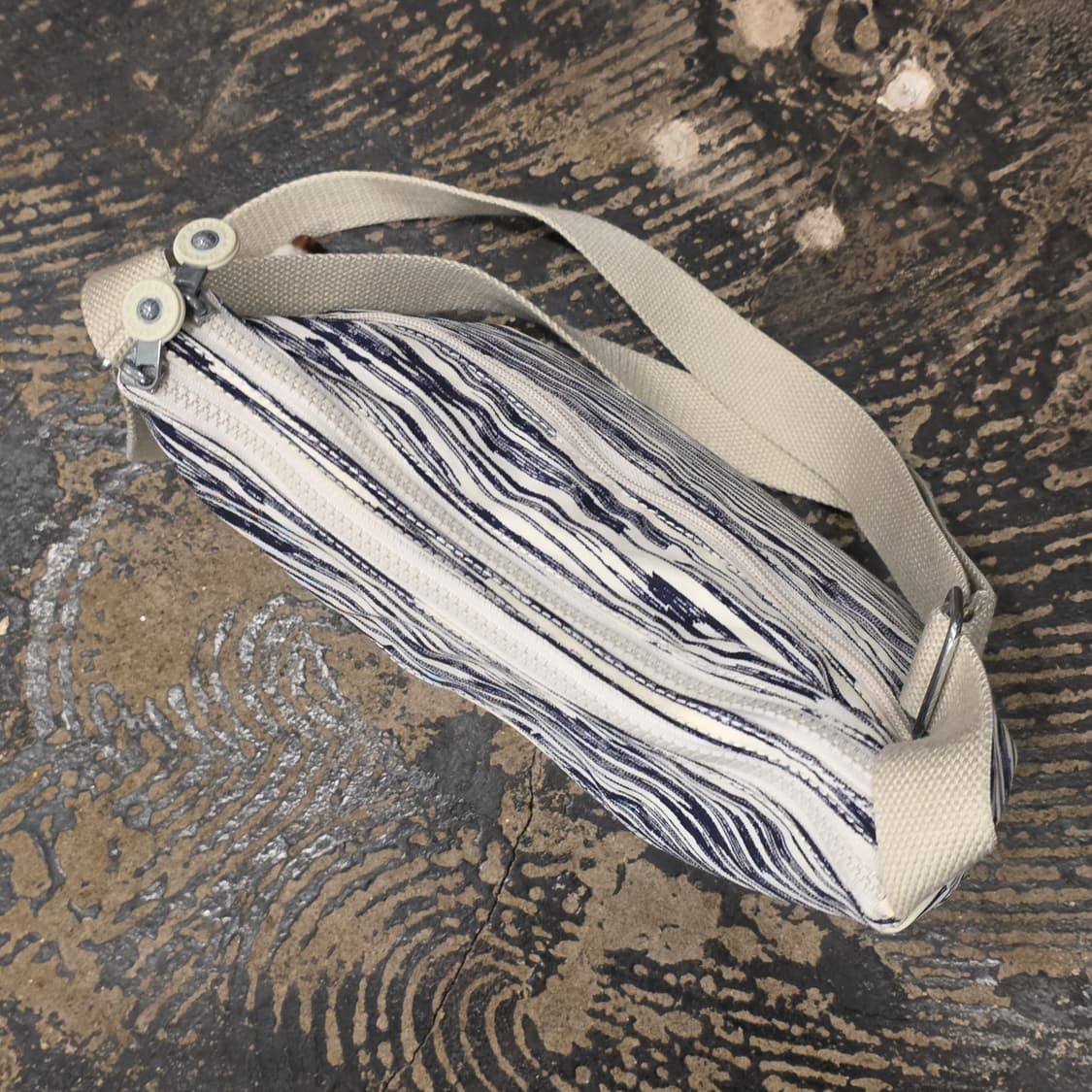 키플링 스트라이프 크로스백 상품이미지6