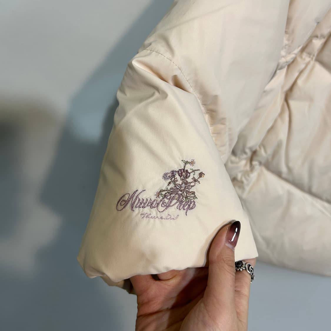 써스데이아일랜드 폭스퍼 자수 숏패딩 푸퍼 85 상품이미지4