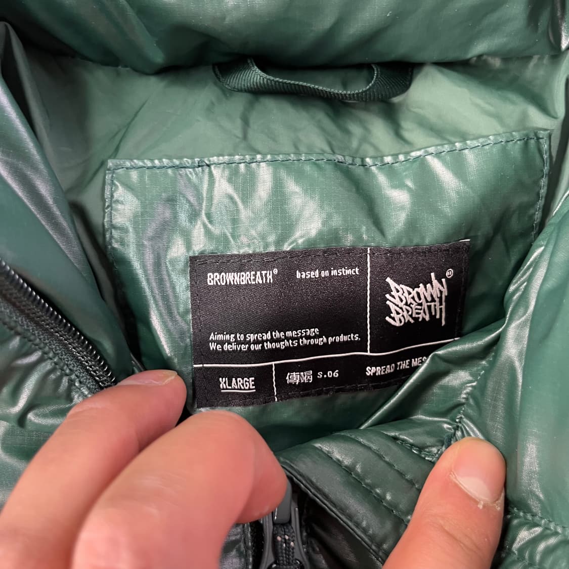 105 브라운브리스 유광 푸퍼 패딩 상품이미지2