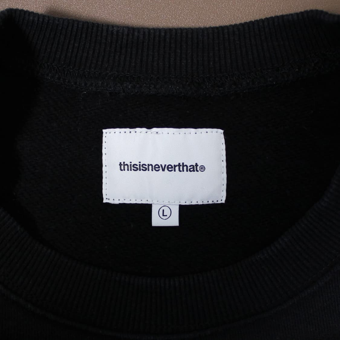 Thisisneverthat 디네뎃 블랙 맨투맨 상품이미지5