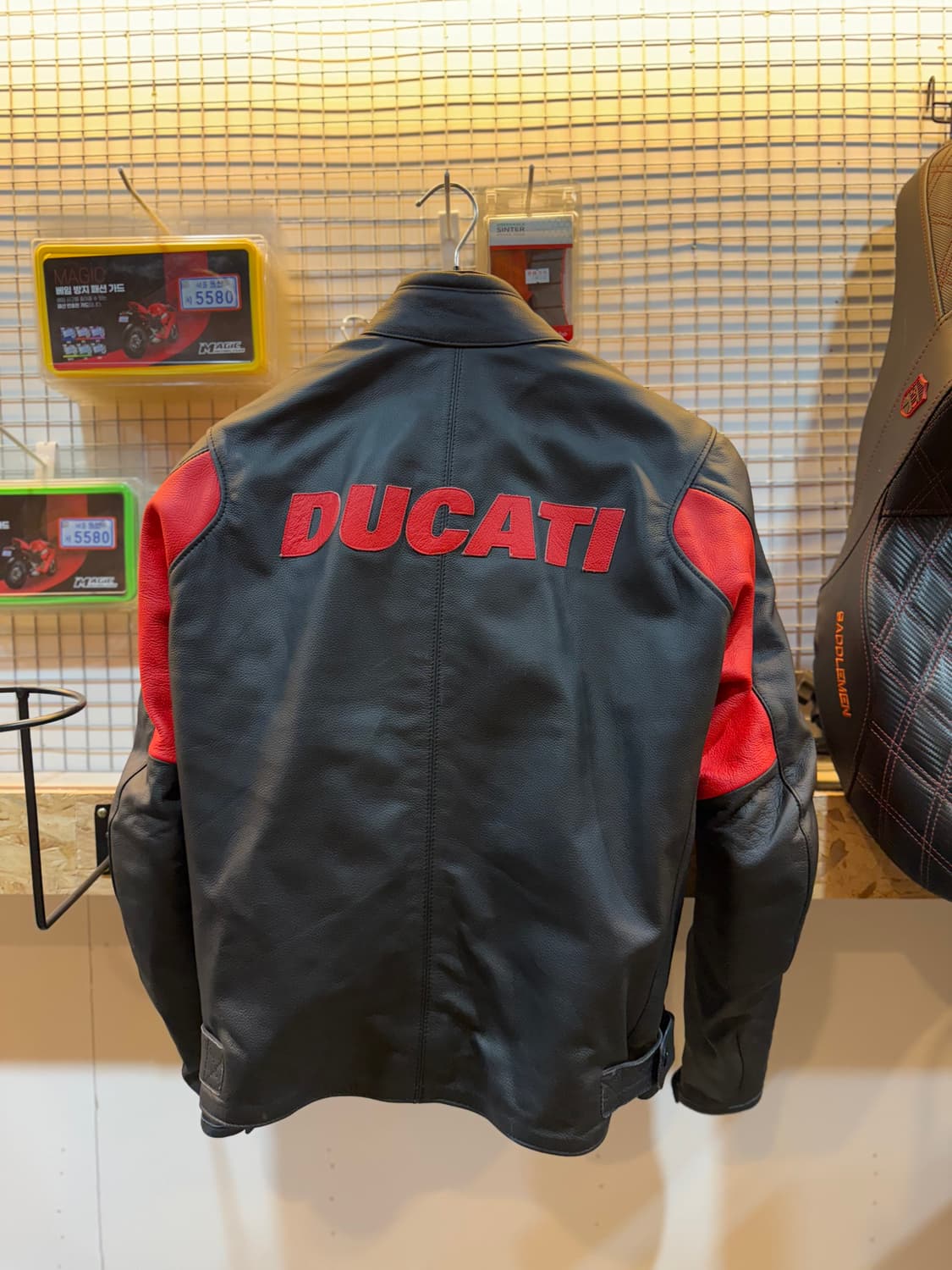 두카티 다이네즈 c4 가죽자켓 판매합니다 상품이미지2
