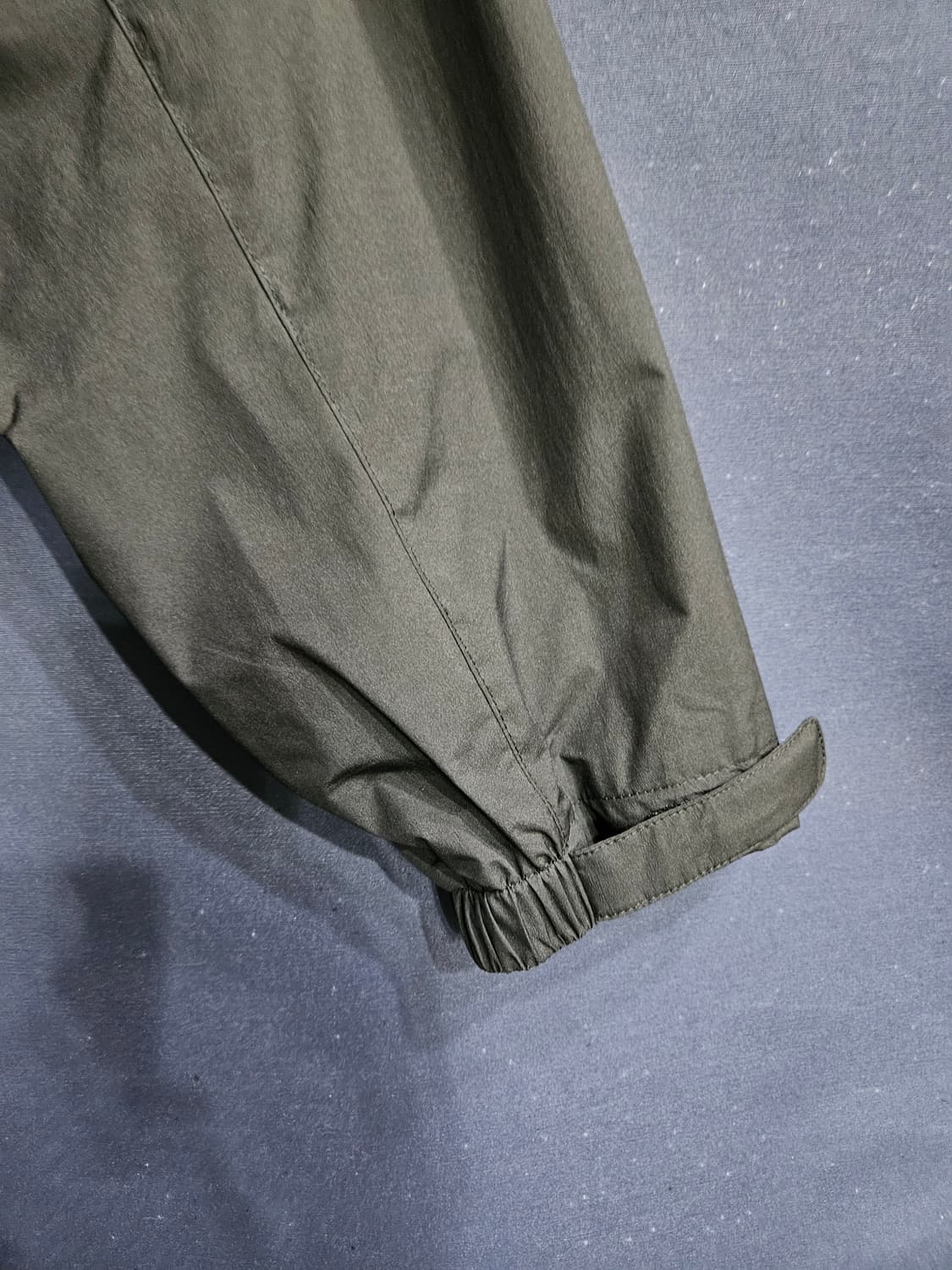 커버낫 블랙 남성 세미오버핏 100 바람막이 자켓  상품이미지5
