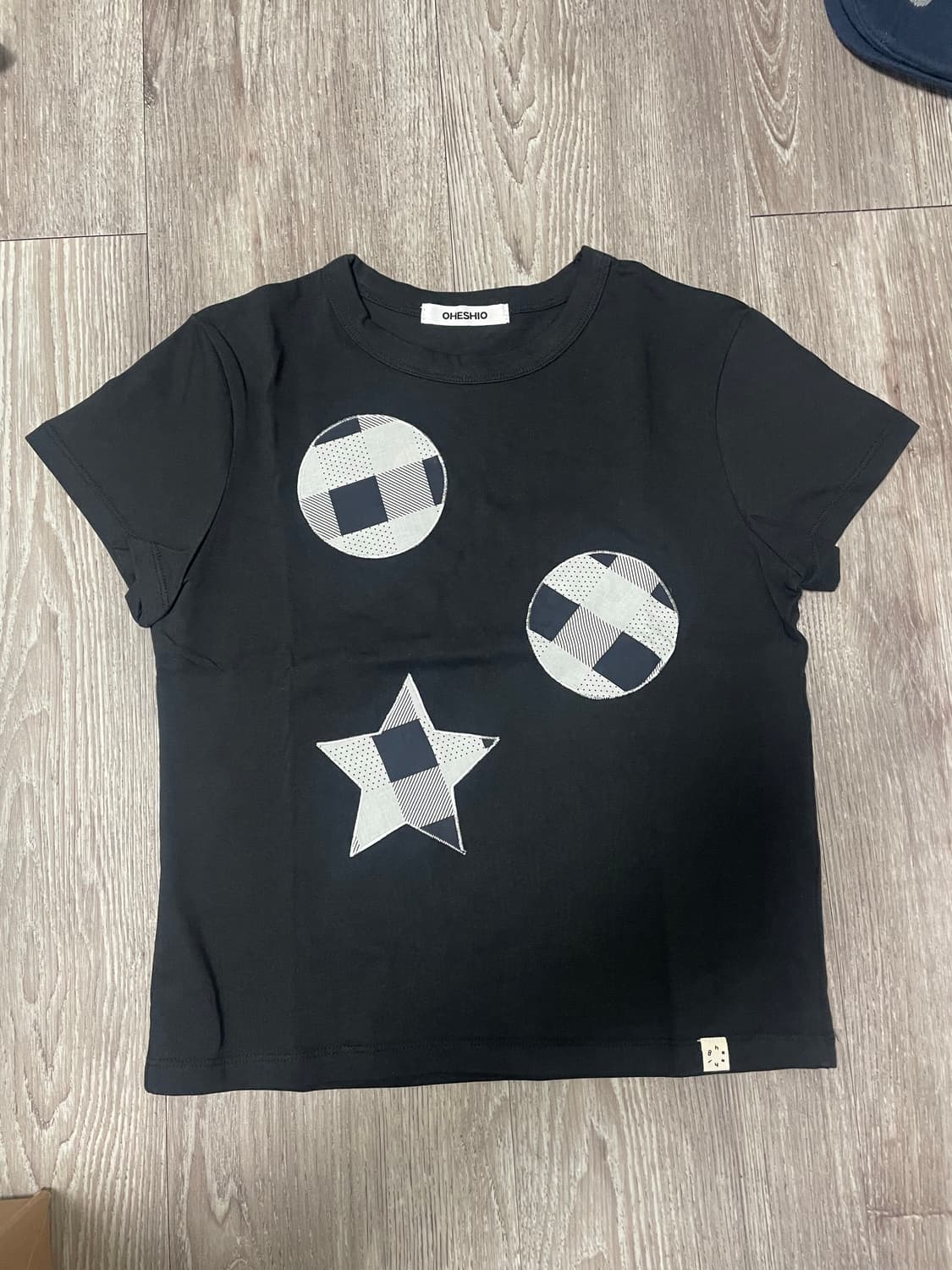 오헤시오 체크 패치 티셔츠 블랙 상품이미지5