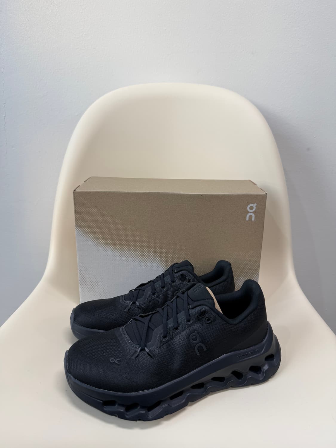 온러닝 클라우드틸트 운동화 이클립스 블랙 상품이미지5