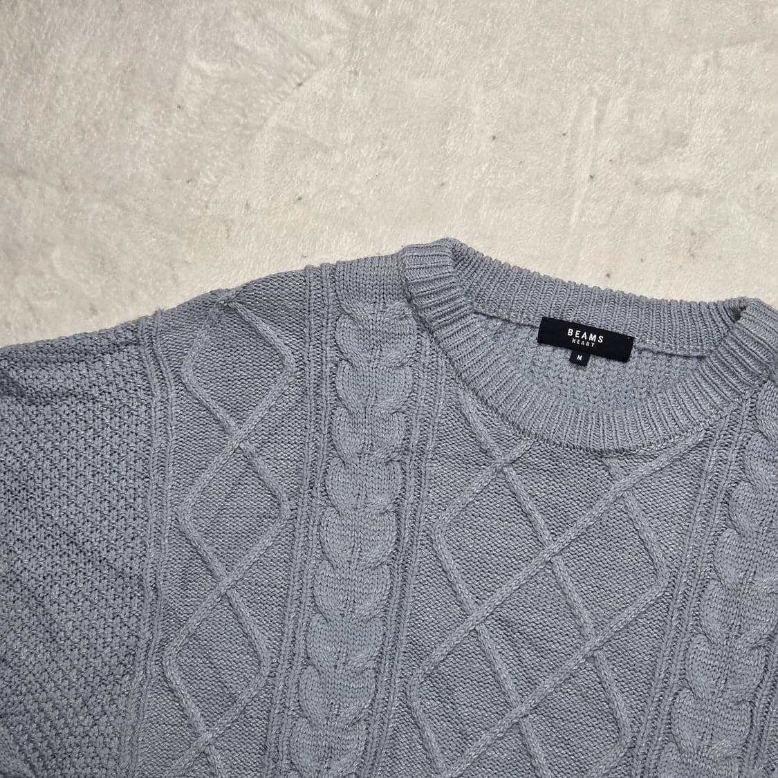 빔즈 하트 오버핏 스카이 꽈배기 니트 상품이미지2