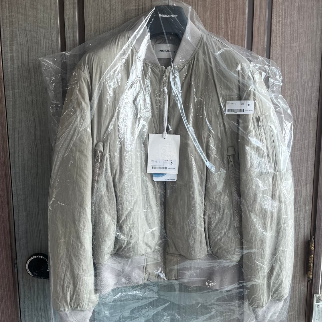 새상품(S)인사일런스 오버사이즈 나일론 MA-1 라이트베이지 상품이미지3