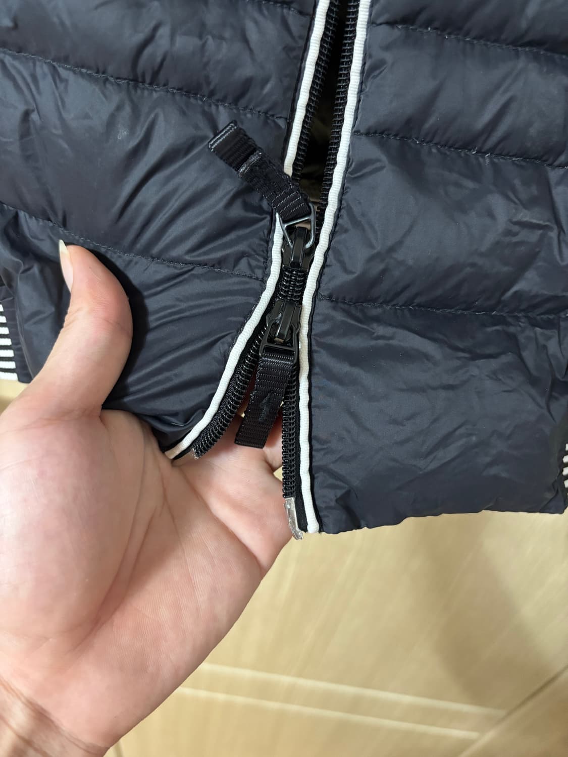 아르마니 익스체인지  블랙 경량 패딩 점퍼 상품이미지3