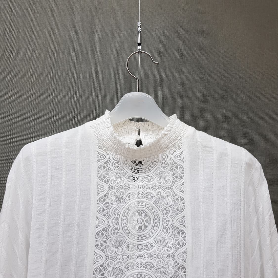 maje 마쥬  에크루 레이스 하이넥 블라우스 1사이즈 상품이미지2