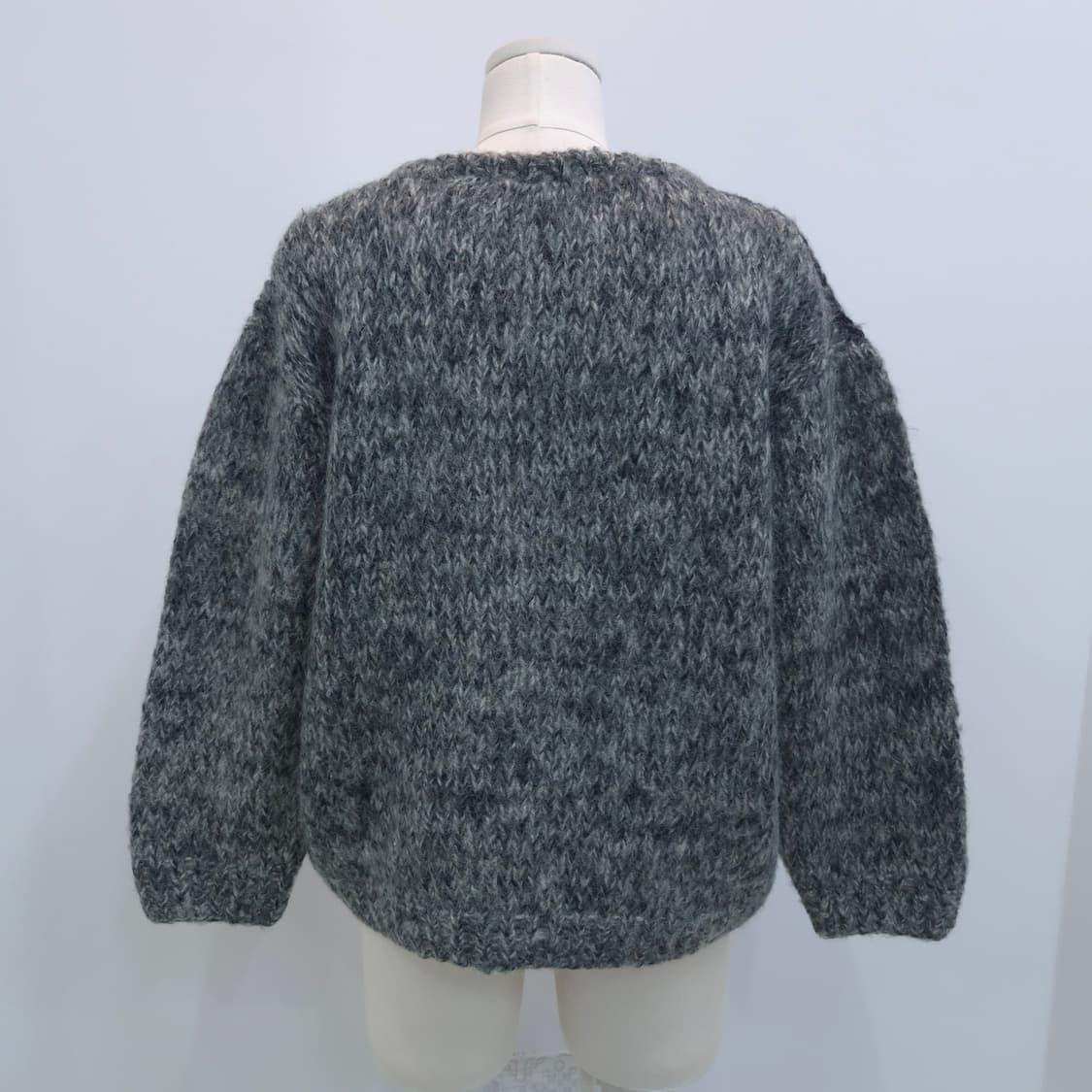 울혼방 모헤어 그레이 배색 니트 상품이미지7