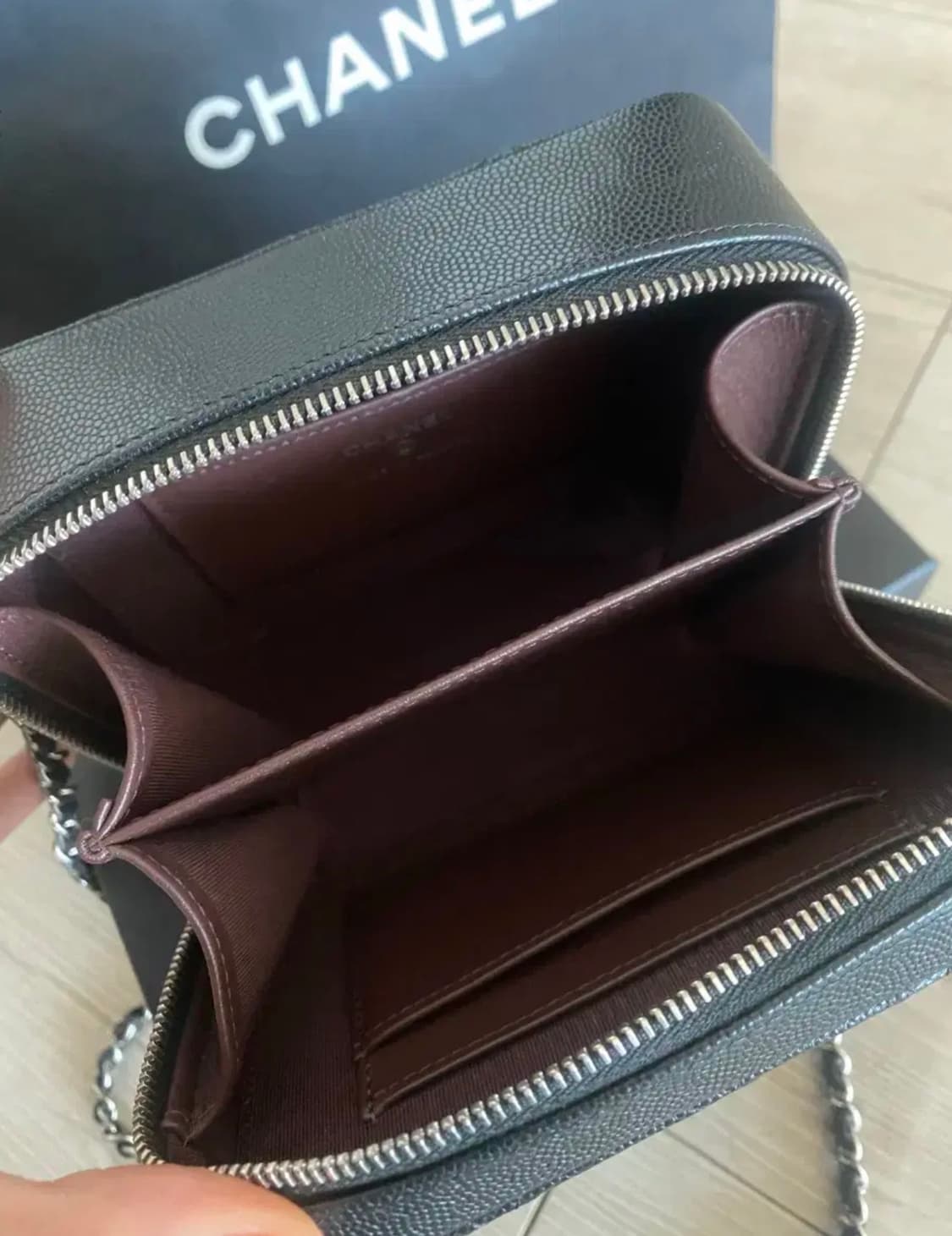 샤넬 체인 코스메틱 케이스 그레인드 카프스킨 & 실버 메탈 블랙 상품이미지2