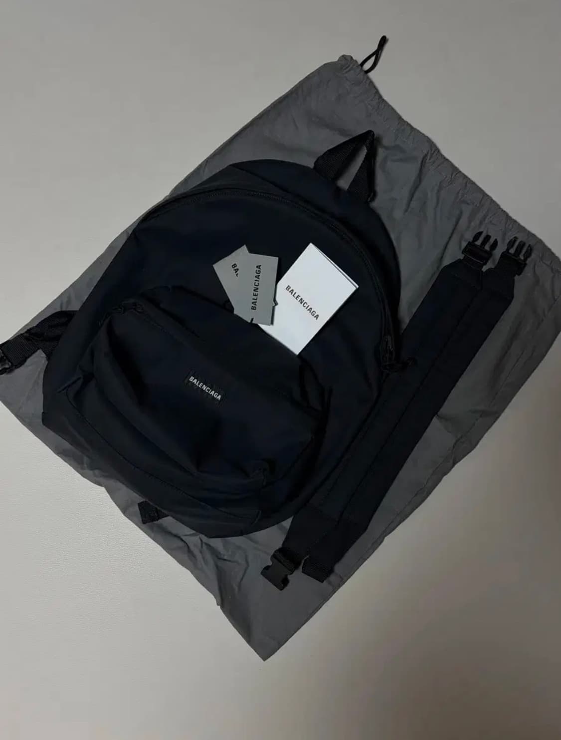 발렌시아가 익스플로러 리버시블 백팩 블랙 베이지 상품이미지2