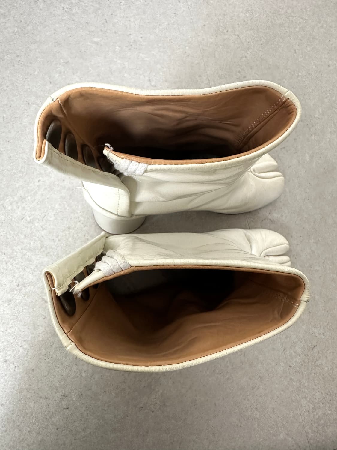 마르지엘라 PVC 코팅 레더 타비부츠 아이보리 상품이미지7