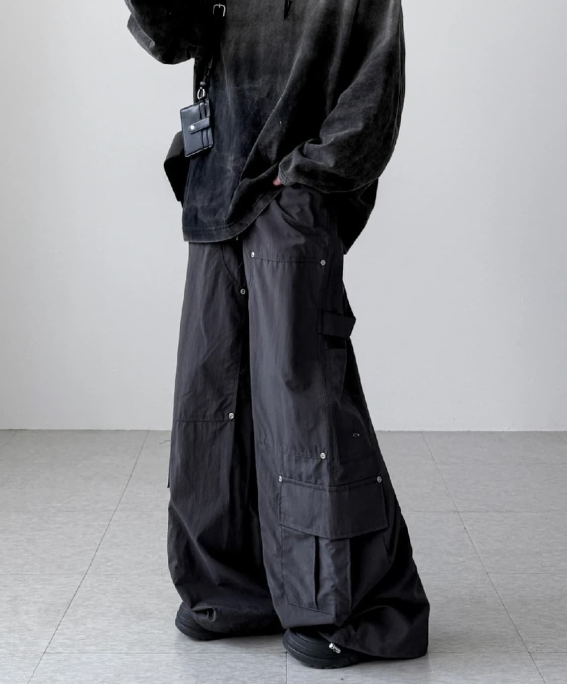 영재 유어너스 디아즈 리벳 카고 팬츠 차콜 상품이미지1