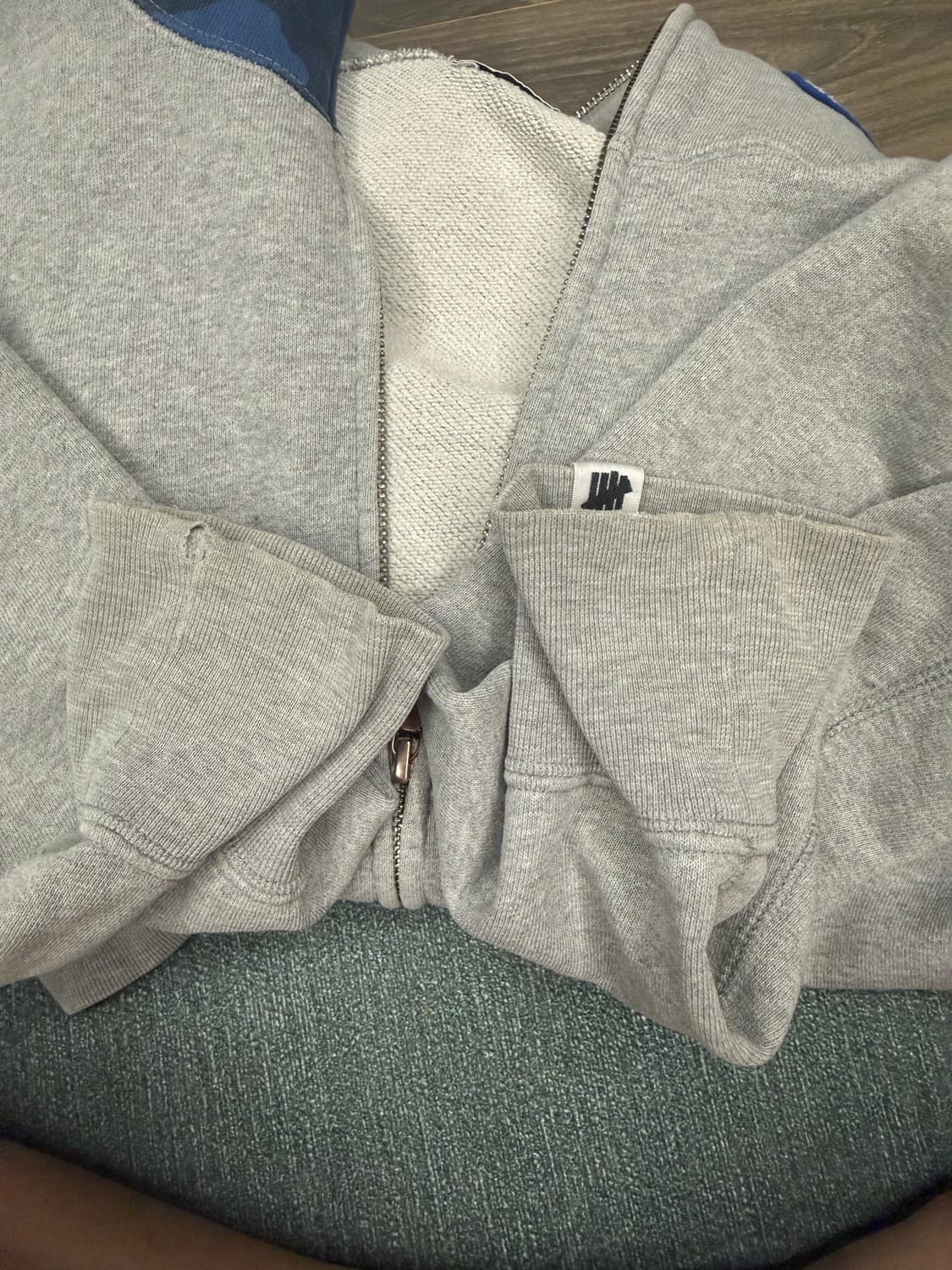 베이프x언디핏 삐에로 후드 L사이즈 판매합니다. 상품이미지6