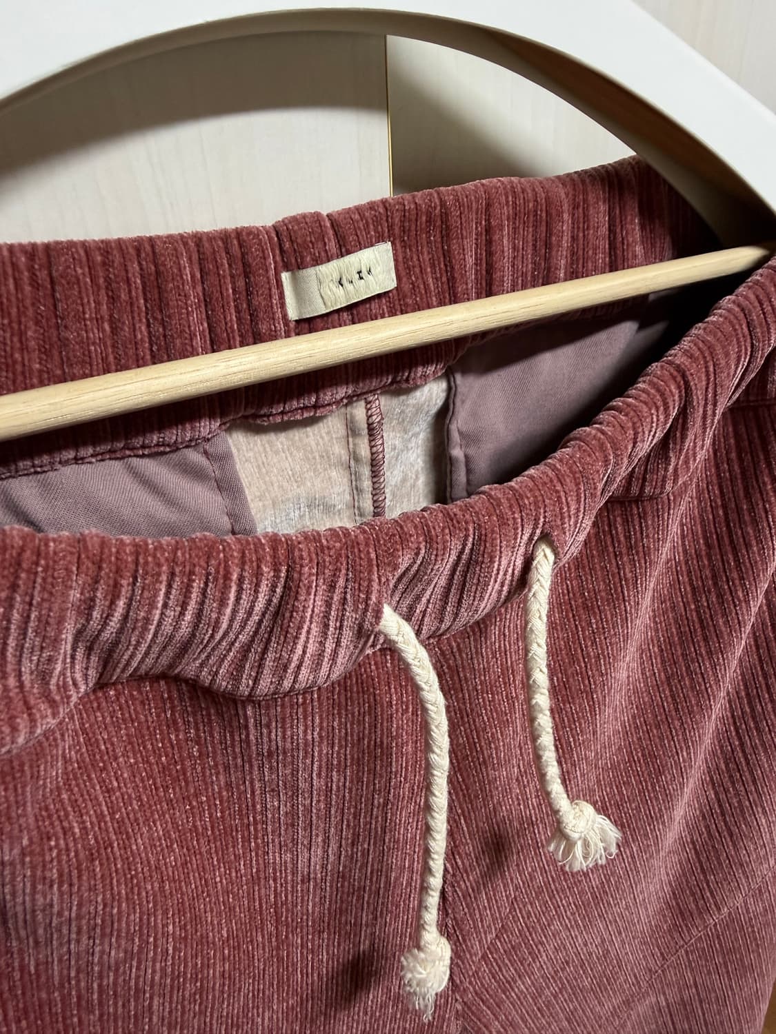 EP.2 SYNOPSIS 01 TROUSERS(INDIAN RED) 상품이미지1