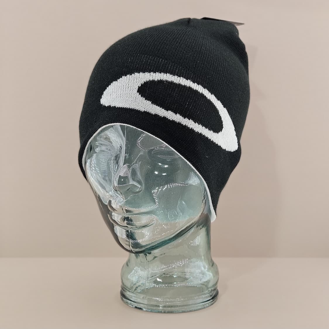 오클리 빅 O 로고 리버시블 비니 블랙/화이트 상품이미지1