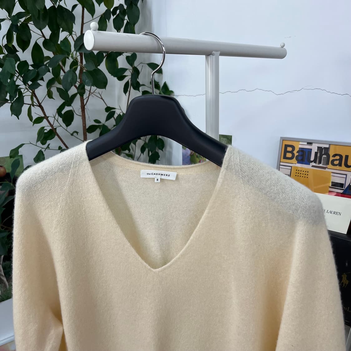 더캐시미어 캐시미어 블렌드 브이넥 니트 M 상품이미지2