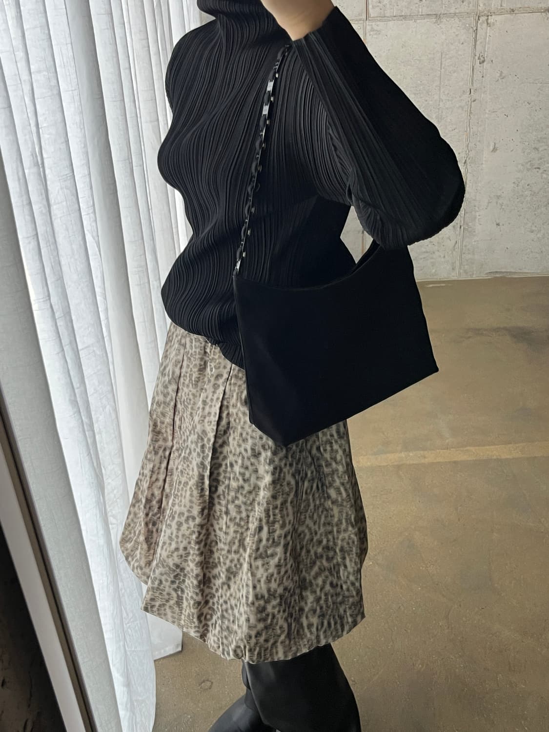 90s Ferragamo 페라가모 아크릴 피스 핸들 백 상품이미지4