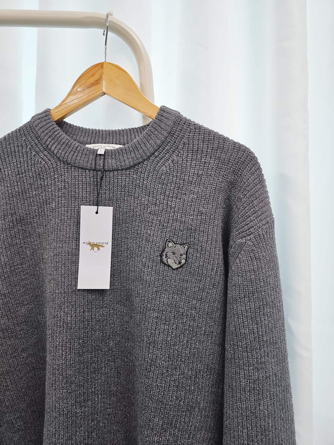 ((새상품)) 메종키츠네 퍽스 패치 스웨터 상품이미지4