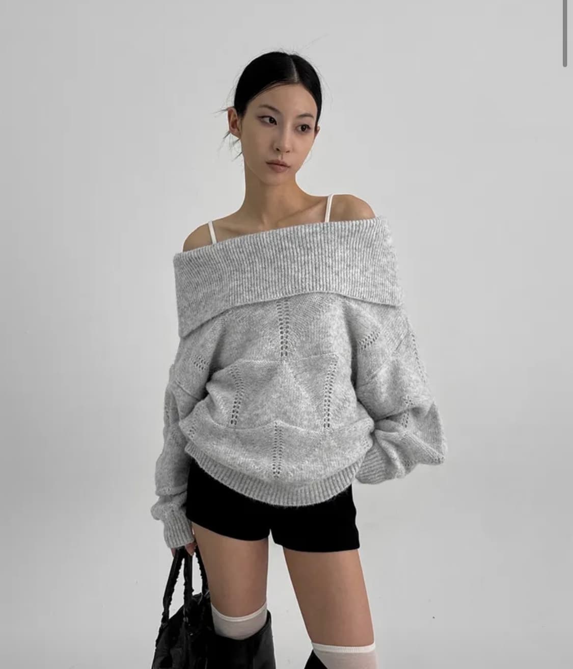 블랙업 케네드 펀칭 오프숄더 울니트 상품이미지1