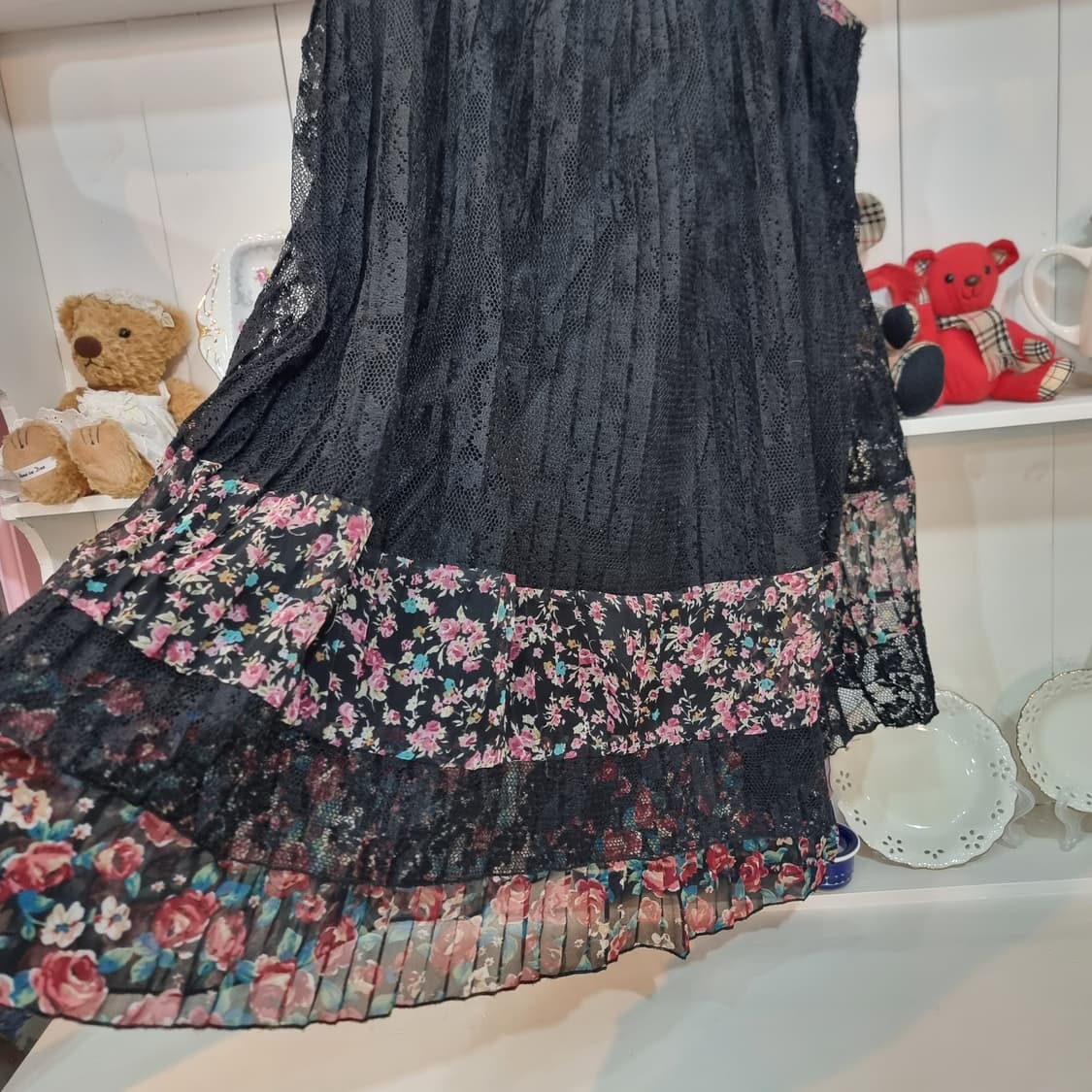 (axes femme엑시즈팜) 블랙 레이스 플라워 끈나시 튜닉 상품이미지5