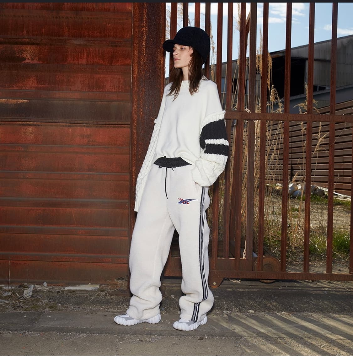 오니츠카타이거 스웨터 상품이미지3