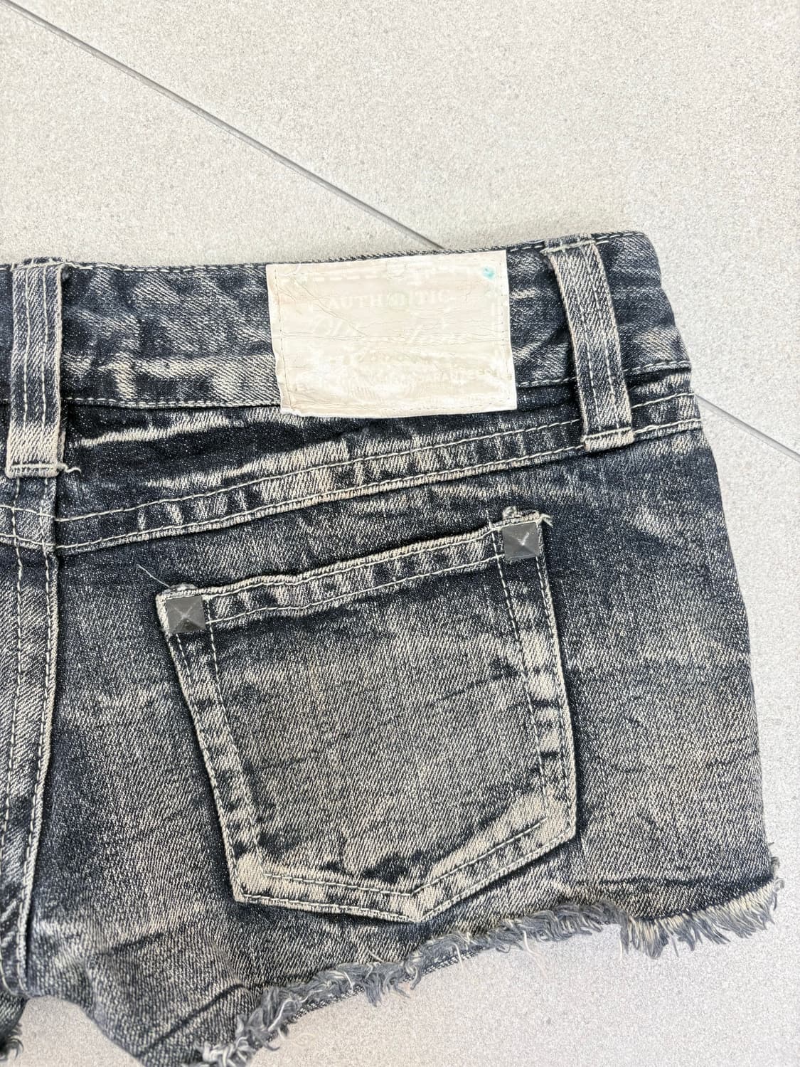 워싱 스터드 숏팬츠 상품이미지5