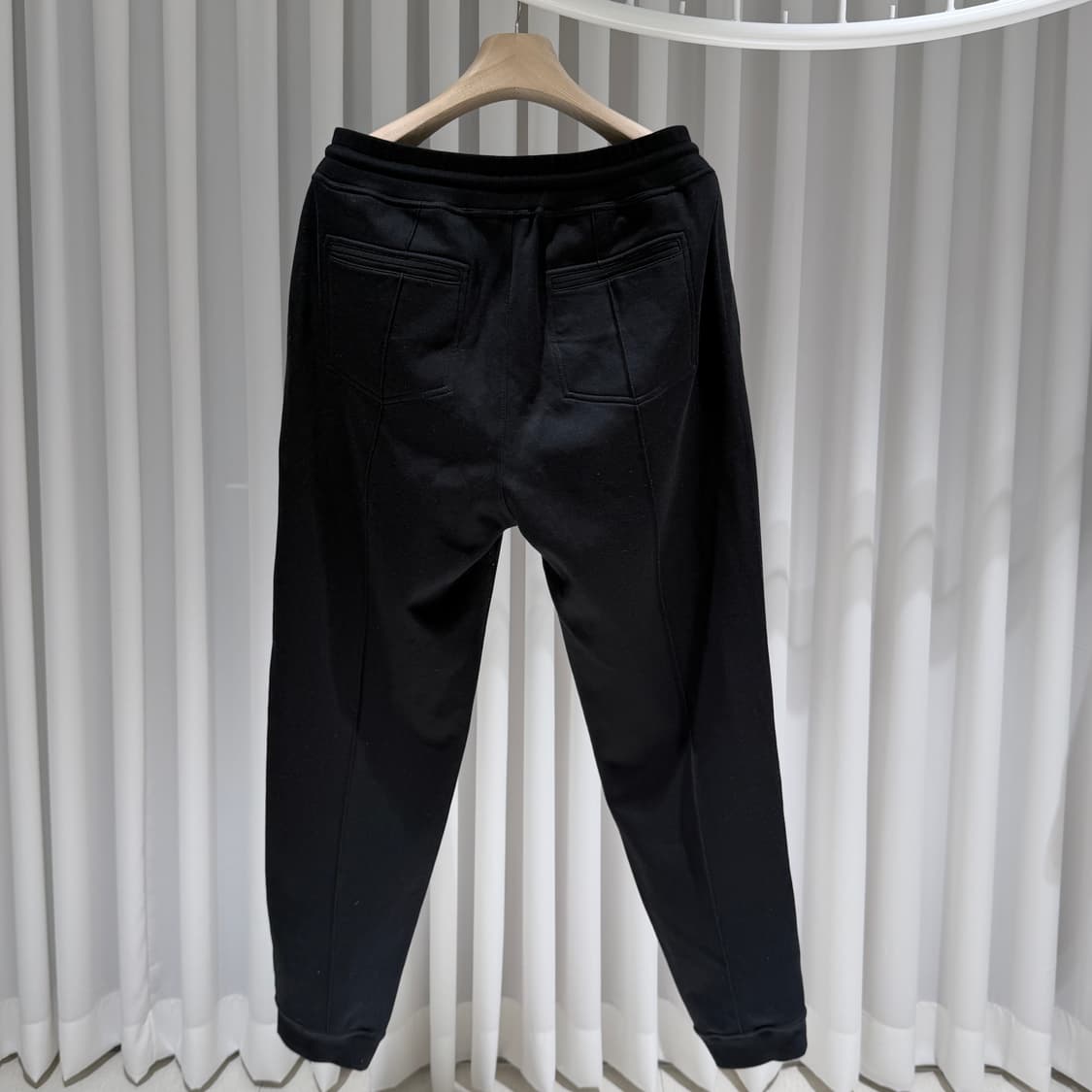 L / 브루넬로 쿠치넬리 로고 프렌치 로고 조거팬츠 상품이미지4