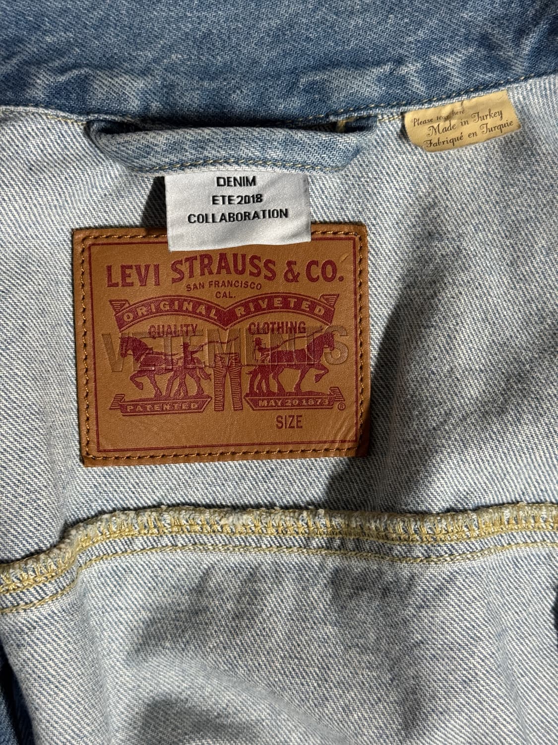 18FW 베트멍 리바이스 인디고 리워크 크롭 데님자켓 상품이미지3